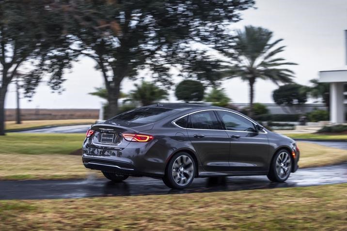 [2015-Chrysler-200-5%255B8%255D.jpg]