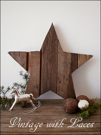 Pallet Wood Star by Vintage with Laces