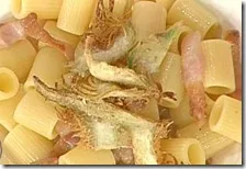 Rigatoni alla gricia con carciofi fritti