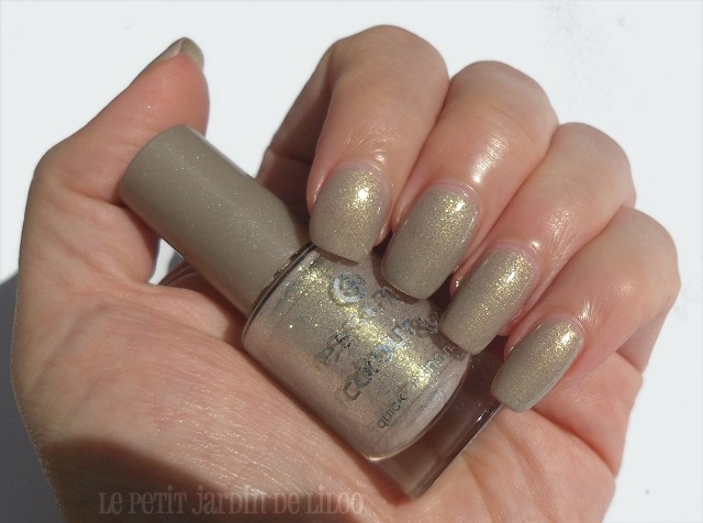 02-essence-irreplaceable-nail-polish-swatch-review