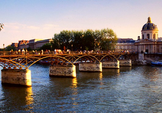 The-Pont-des-arts-Paris1