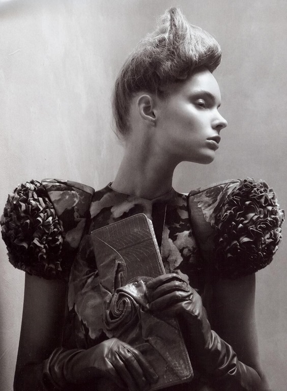 [vogue-italia-march-2008-reflections-of-glamour-meisel-5%255B5%255D.jpg]