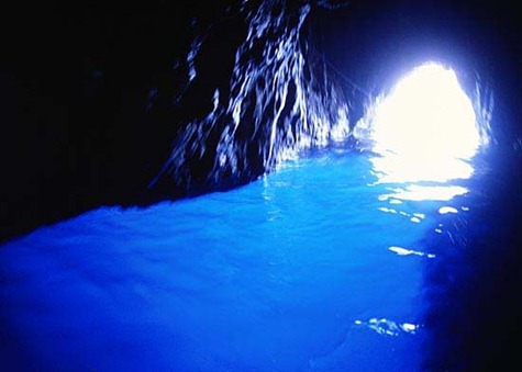 Gruta-azul-de-la-isla-de-Capri-Italia