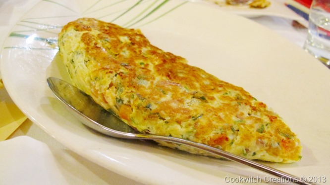 Herbed omelette with onion and tomato Herbed omelette with onion and tomato