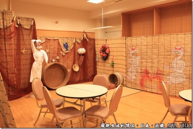 日本伊勢志摩市的近鐵水上別墅飯店(Hotel Kintetsu Aquavilla Ise-Shima)，飯店內有個「海女小屋」，遊客可以在這裡坐著休息，看樣子這一代應該也盛產珍珠，有點像是大陸的珠海以漁女當象徵一般。
