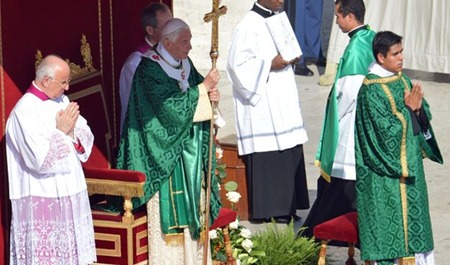 Papa-inauguracion-Ano-Fe-AFP_TINIMA20121011_0077_5