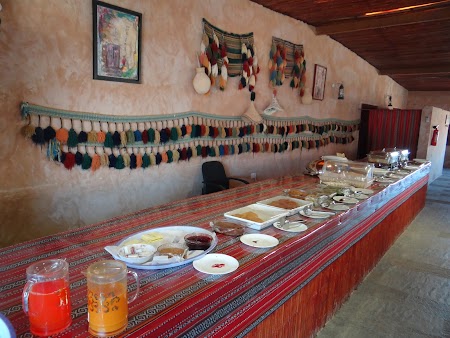 09. Mic dejun desert Oman.JPG