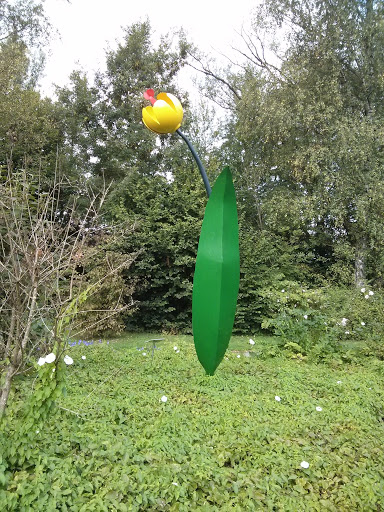 Portal - Tulpe Sculpture