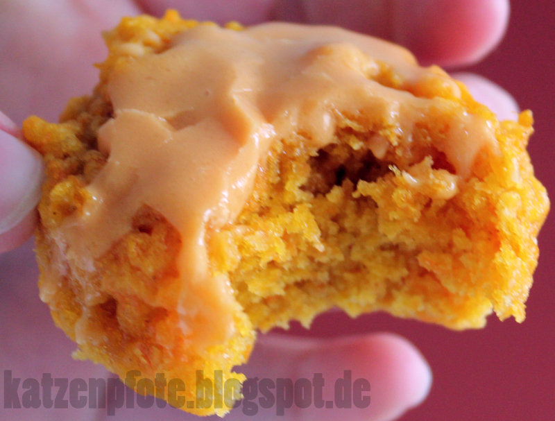 Pfoten in der Küche: Karottenmuffins mit Ahorn-Zuckerglasur (Ostern)