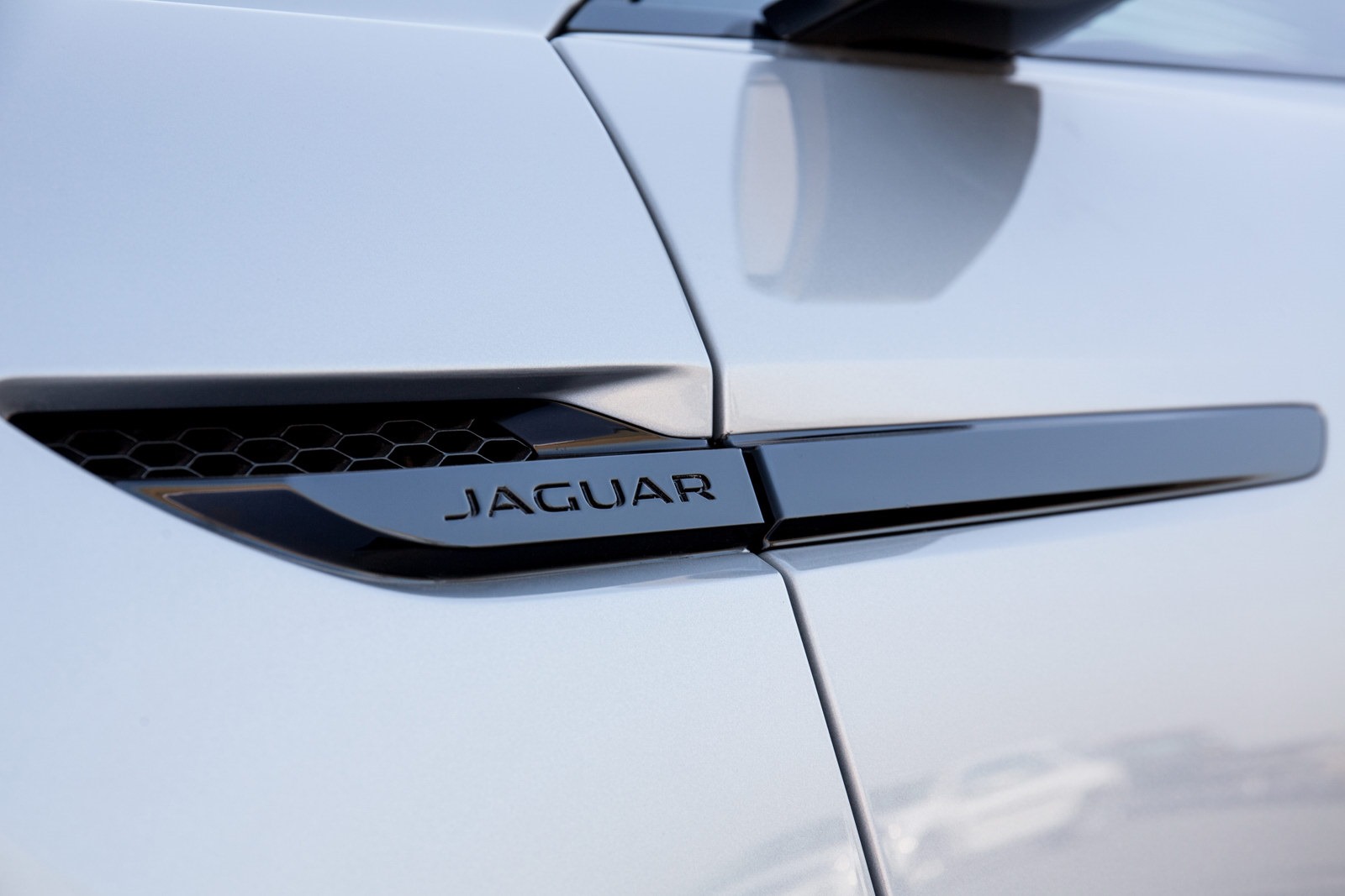 [Jaguar-C-X17-Dubai-24%255B2%255D.jpg]