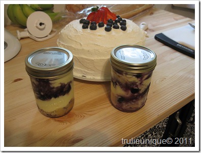 vanilla cake in jars 