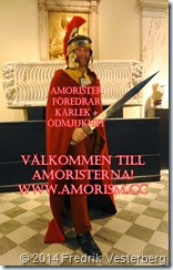 DSC09795 (1) Fredrik med romersk hjälm svärd mantel. Bättrad 2. Med amorism