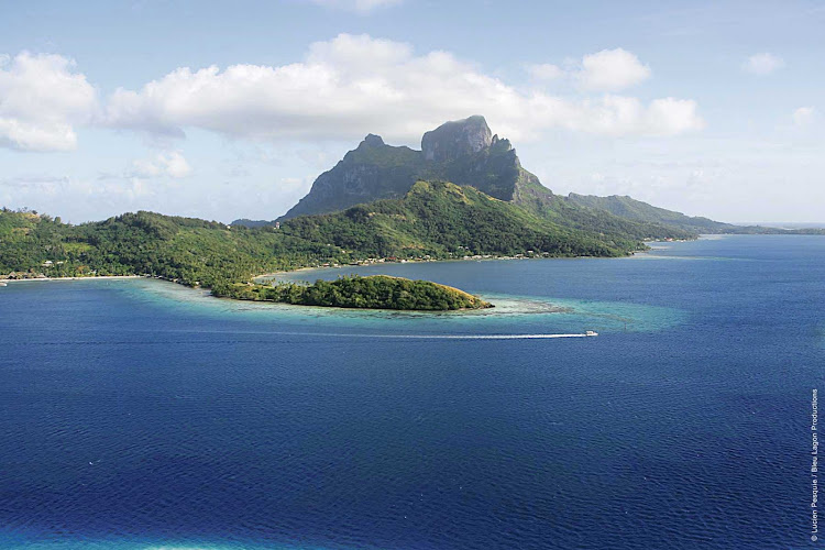 Sail with Silver Discoverer to the beautiful lagoons of Bora Bora in French Polynesia.