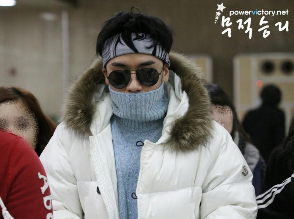 Seung Ri - Gimpo Airport - 20jan2013 - 03.jpg