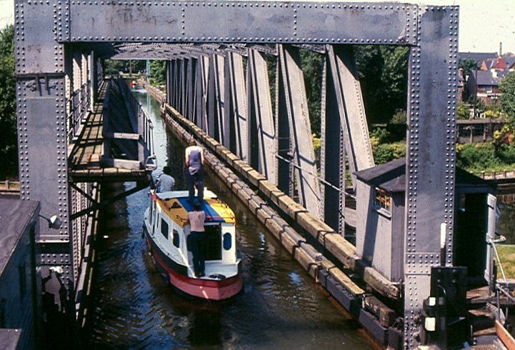 barton-swing-bridge-4 barton-swing-bridge-4