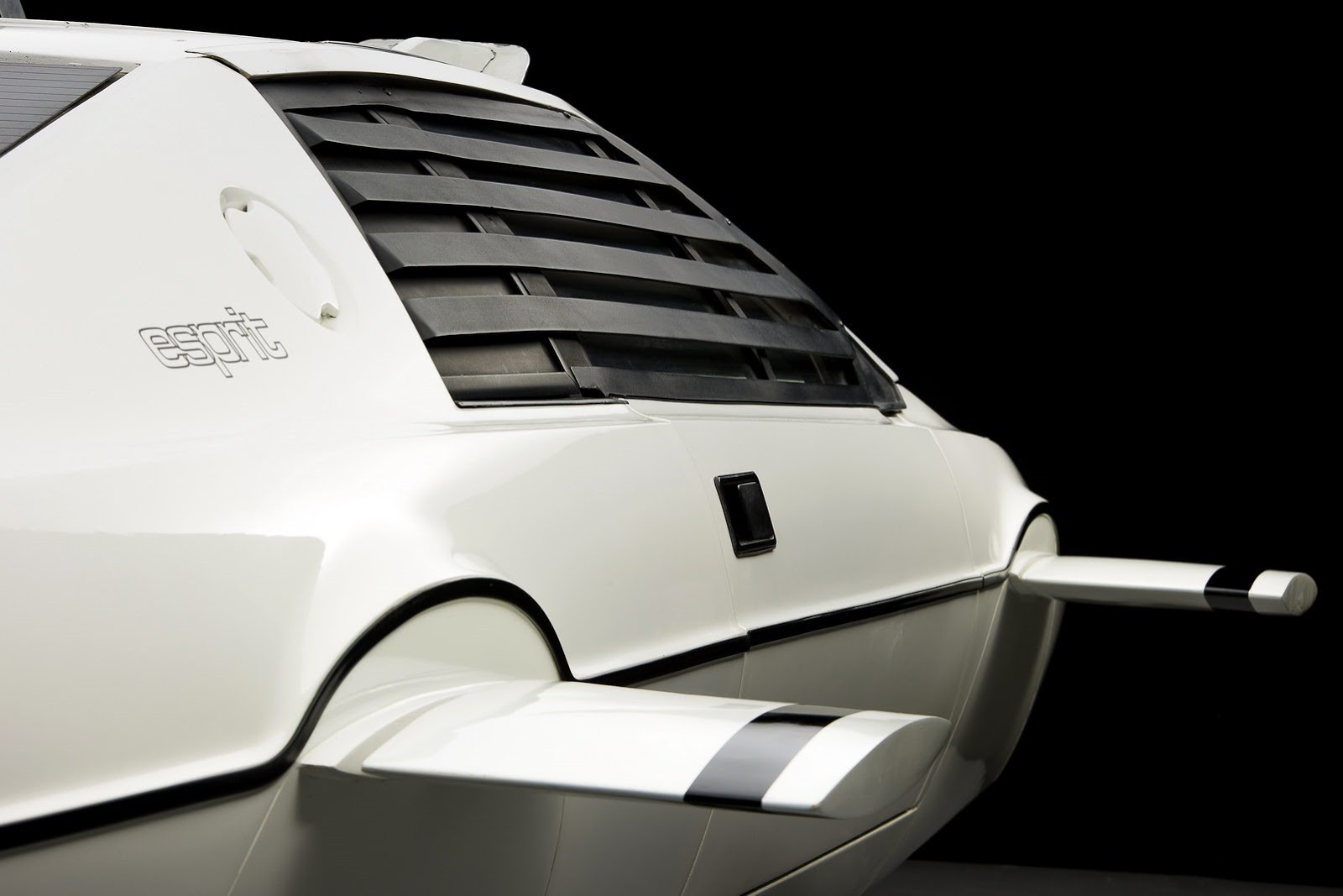[Elon-Musk-Bond-Esprit-14%255B5%255D.jpg]