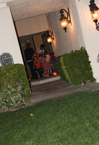 kids trick or treating (1 of 1)