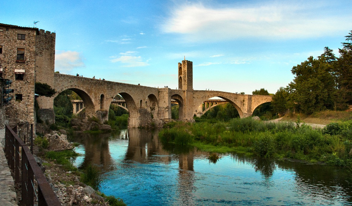 [Puente%2520de%2520Besal%25C3%25BA%2520-%2520Girona%2520-%2520Catalunya-%2520Spain%255B5%255D.jpg]