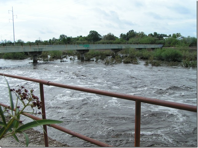 Rillito flood bridge whitecaps 7-30-2006 9-33-46 PM 2048x1536