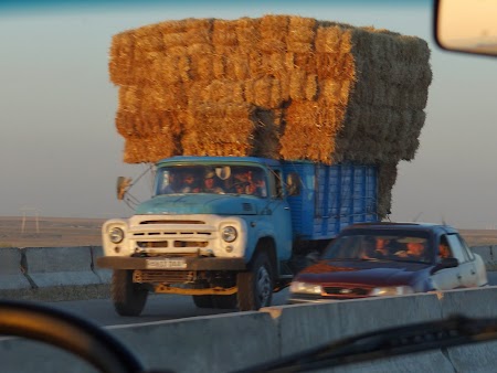 24. Camioane in Uzbekistan.JPG
