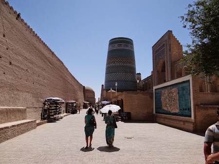 10. Primii pasi in Khiva.JPG