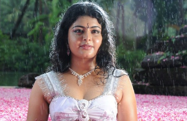 [actress_swathi_sexy_still1%255B6%255D.jpg]