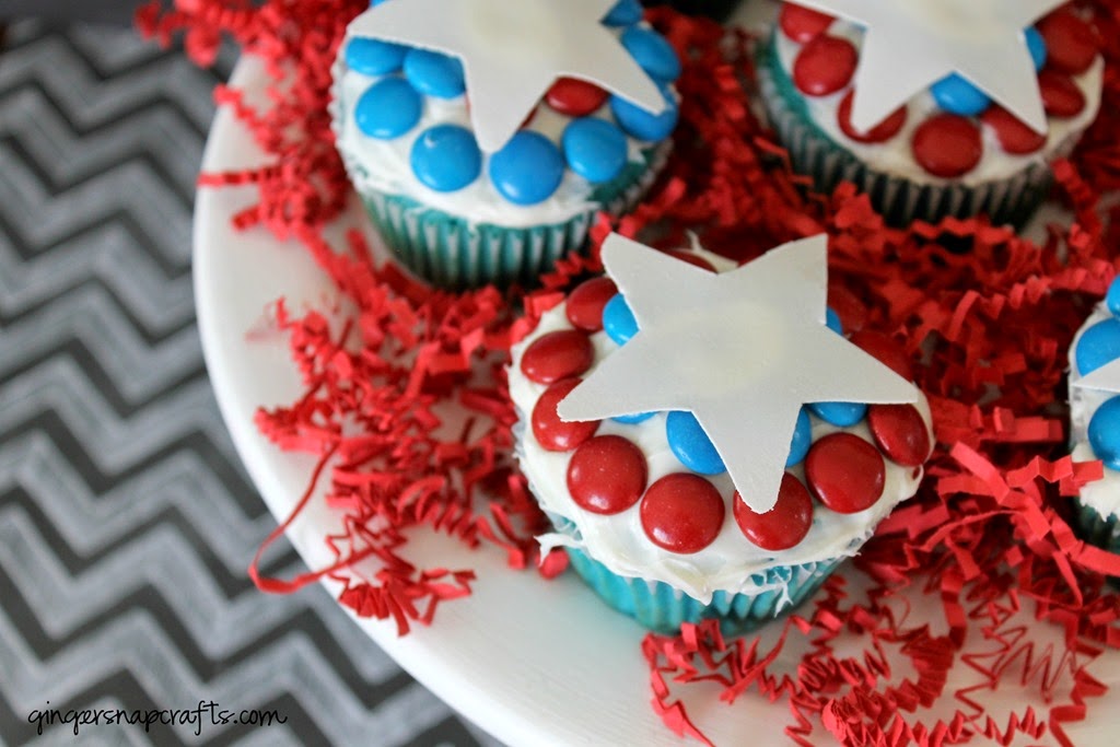 [Captain-America-cupcakes-shop9.jpg]