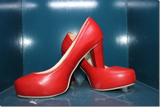 Red Round Toe Leather Pumps