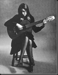 posicion correcta guitarra clasica mujer piernas cruzadas