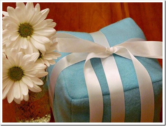 Present Pillows Tiffany 2 (550x413) (2)