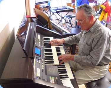 Roy Steen played the arrival music for us on the Technics GA3 Organ