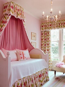 Girls-Bedroom-Decorating-Ideas-with-Floral-Canopy-Curtain-550x733