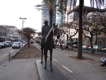 Statuia primarului Tel Aviv