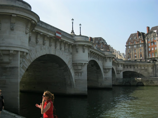 First stone bridge in paris