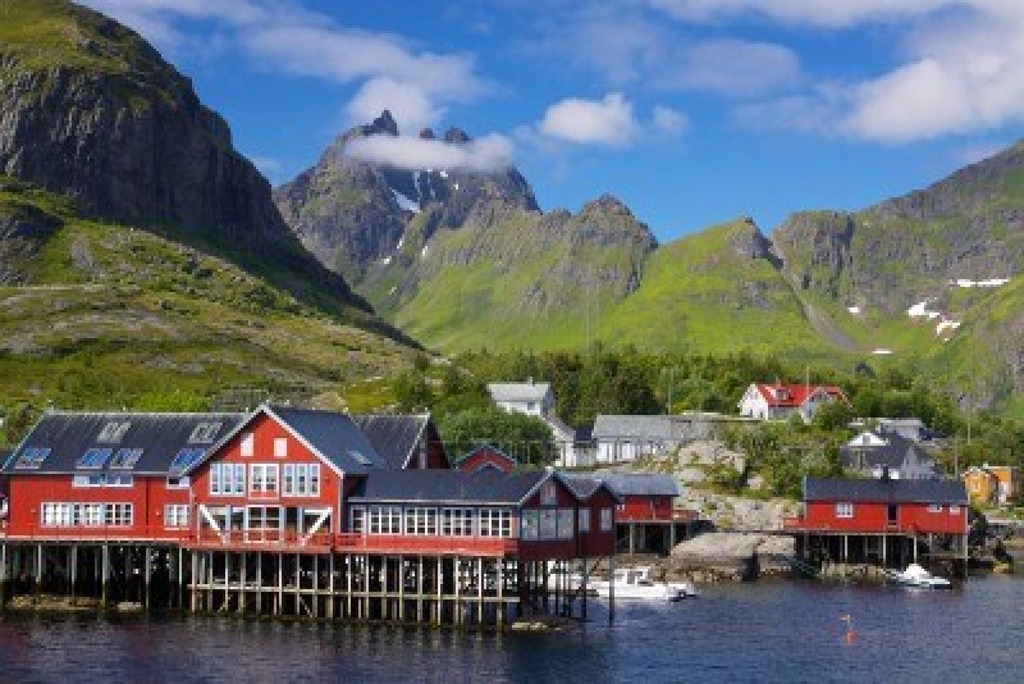 [14712690-picturesque-village-on-lofoten-islands-in-norway-surrounded-by-high-peaks-of-mountains%255B59%255D.jpg]