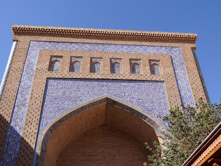 40. Mausoleul Pahlavon Mahmoud.JPG