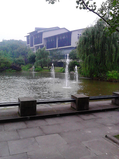 Fountains near Qiusuo Road