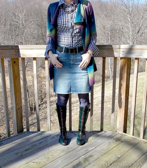 Denim skirt, black and white plaid blouse, muliti colored cardigan, rain boots3