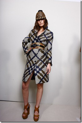 burberry-spring2012-twitter-8raffia