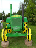 Veikiantis John Deere traktorius