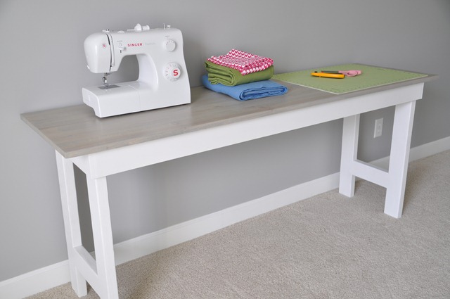Sewing Table 087