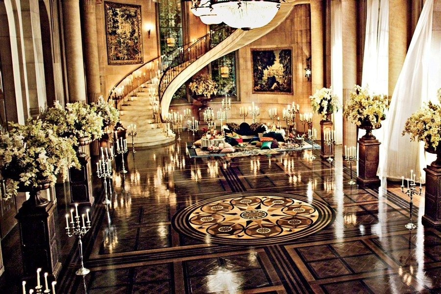 [item1.size.0.0.great-gatsby-movie-set-design-02-gatsby-mansion-ballroom%255B6%255D.jpg]