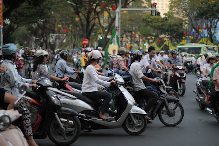 Imagini Vietnam: motorete Saigon