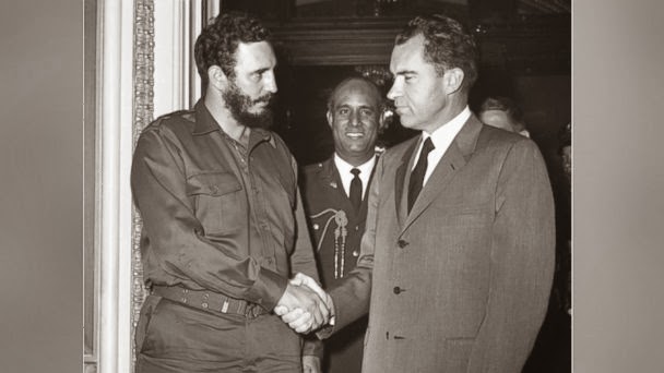 Fidel Castro shaking hands with Richard Nixon