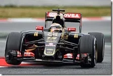Pastor Maldonado con la Lotus nei test di Barcellona 2015