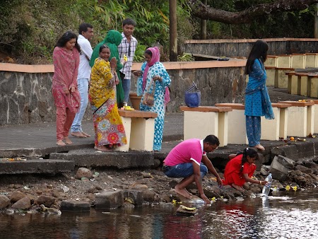 10. Credinciosi hindusi in Mauritius.JPG