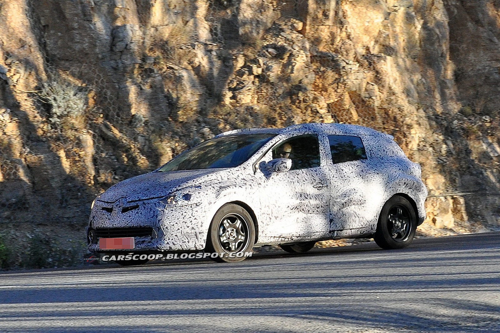[2013-Renault-Clio-Sports-Tourer-2%255B4%255D.jpg]