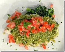 Filetto di pezzogna gratinato alle erbe con pomodori e spinaci