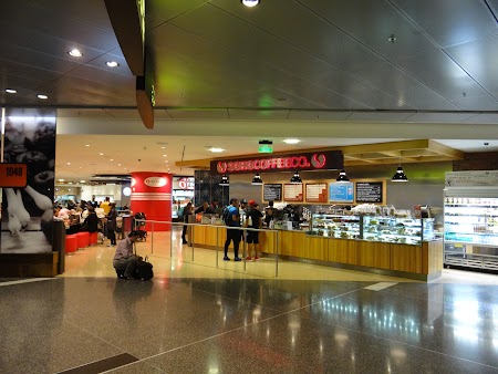 11. Cafenea in aeroport.JPG