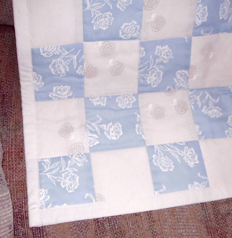 [quilt%2520light%2520blue%2520and%2520white%2520flowery%2520close%2520up%255B9%255D.jpg]